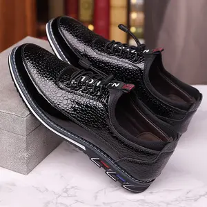 Men’s Bold Snakeskin Pattern Casual Sneakers - Closed-Toe Footwear, Trendy Walking Shoes, Comfortable Casual Shoe