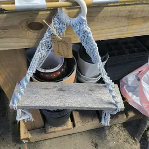 Single shelf Macreme