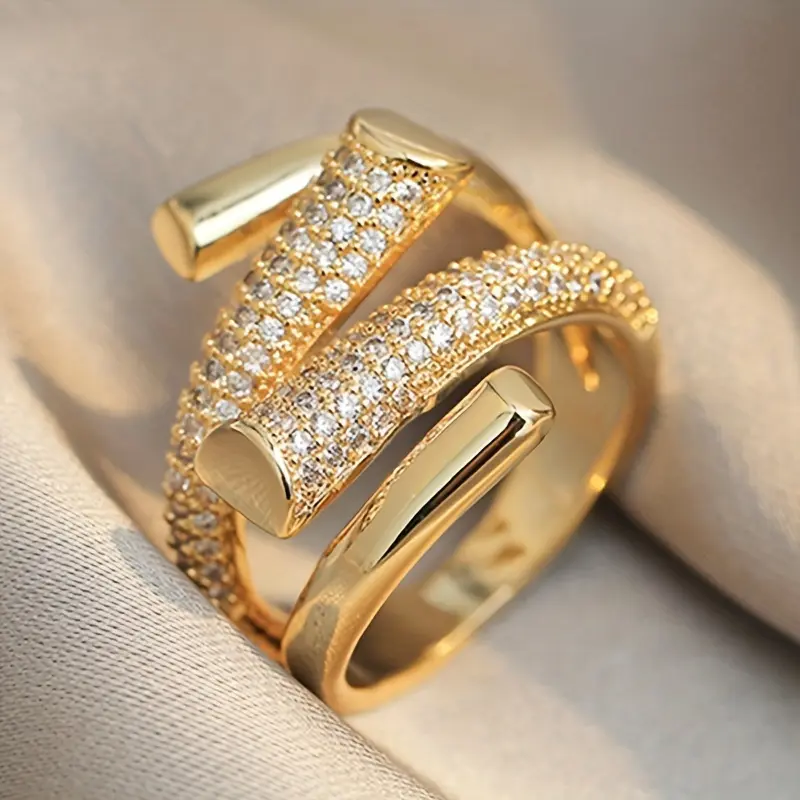 An 18K gold gold-plated geometric ring, retro fashion, temperament personality, high-end style, exquisite gifts, suitable for friends gatherings, festivals, commuting parties and other occasions to wear