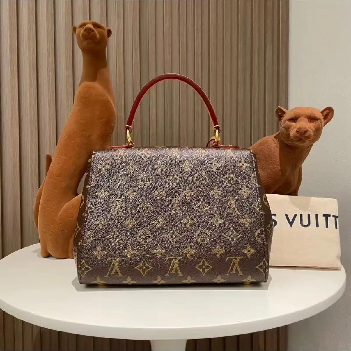 Pre-owned Louis Vuitton Clutch & Wristlet Bag High End Accessory with Zip, Logo, Versatile Design, Clutches & Wristlets, High End Accessories