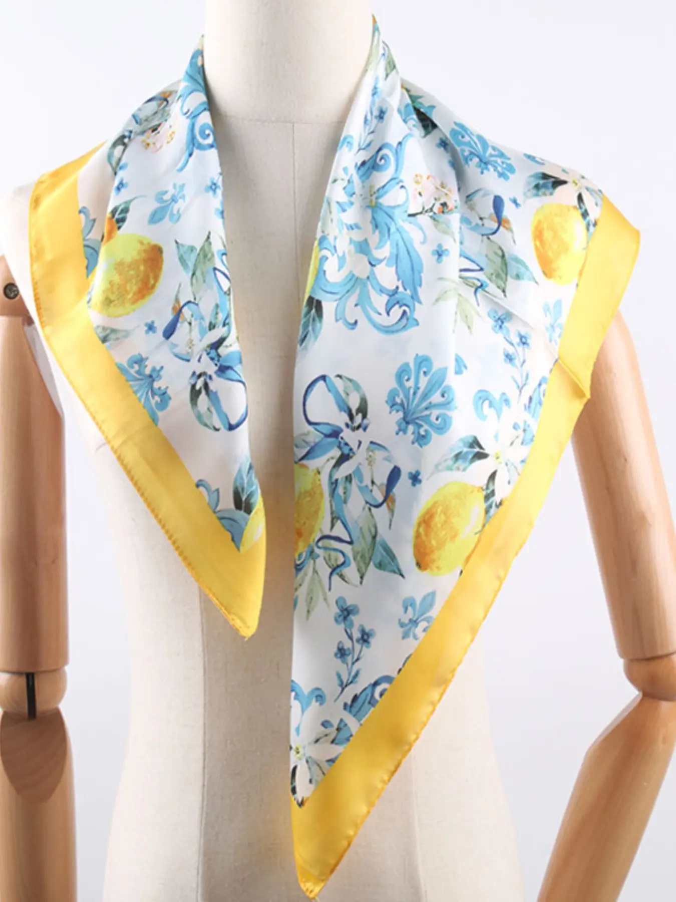 Fashionable lemon print women's medium scarf new shawl sun protection silk scarf neck scarf spring summer decoration