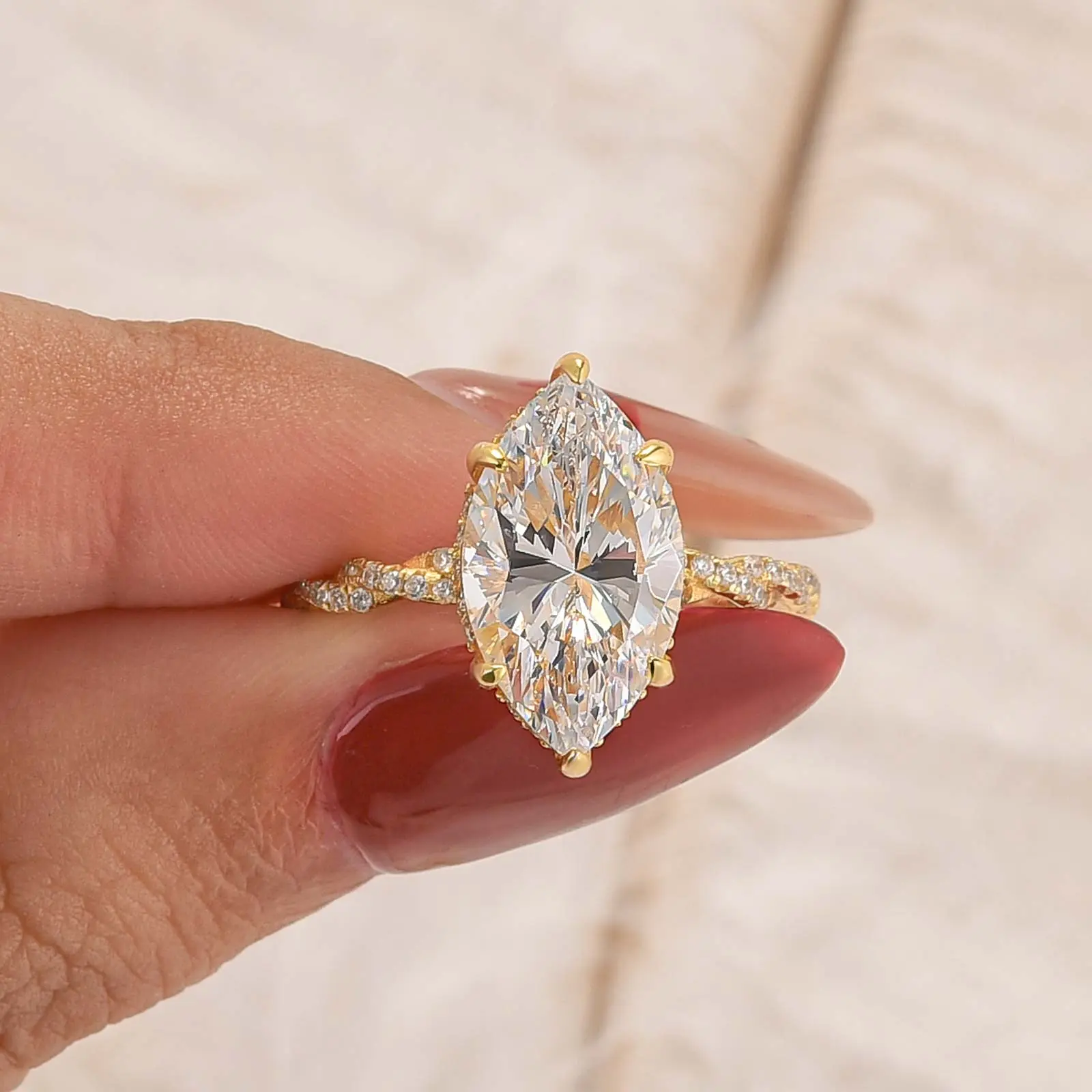 MAXINEJEWELRY 4.0ct Marquise Cut 5A Cubic Zirconia Solitaire Engagement Ring - Tarnish-Free Women's Promise Ring, Ideal for Proposal, Wedding, Daily Wear, Solitaire Engagement Rings, Engagement Rings