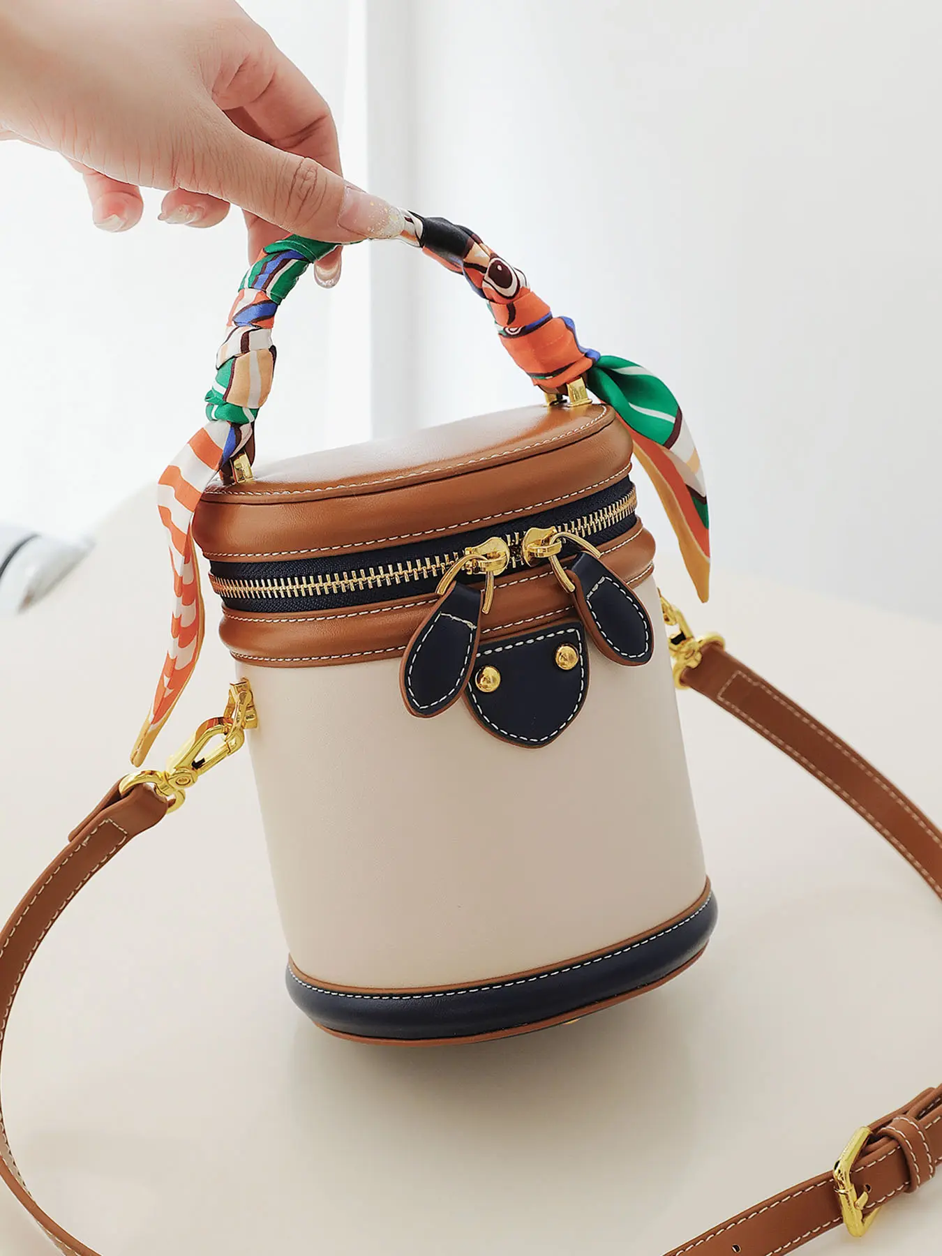 Casual commuting handbag, Contrast color handbag, PU Tote Satchel, silk scarf handbag adjustable shoulder strap crossbody bag, retro gold buckle crossbody bucket bag, Zipper crossbody tote, Casual commuter bag, Casual Everyday Bag