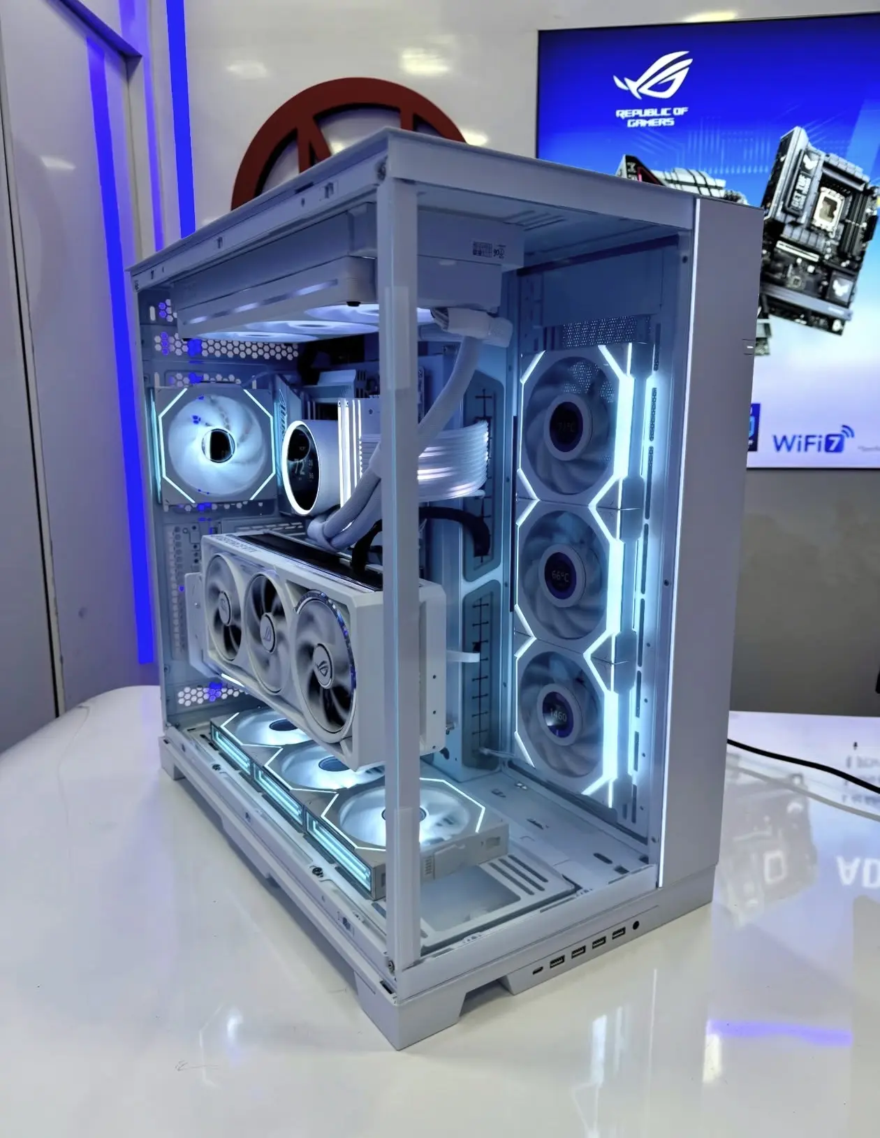 Brand new PC Build AMD white +Rog RTX 5090 Brand new PC Build AMD white +Rog RTX 5090