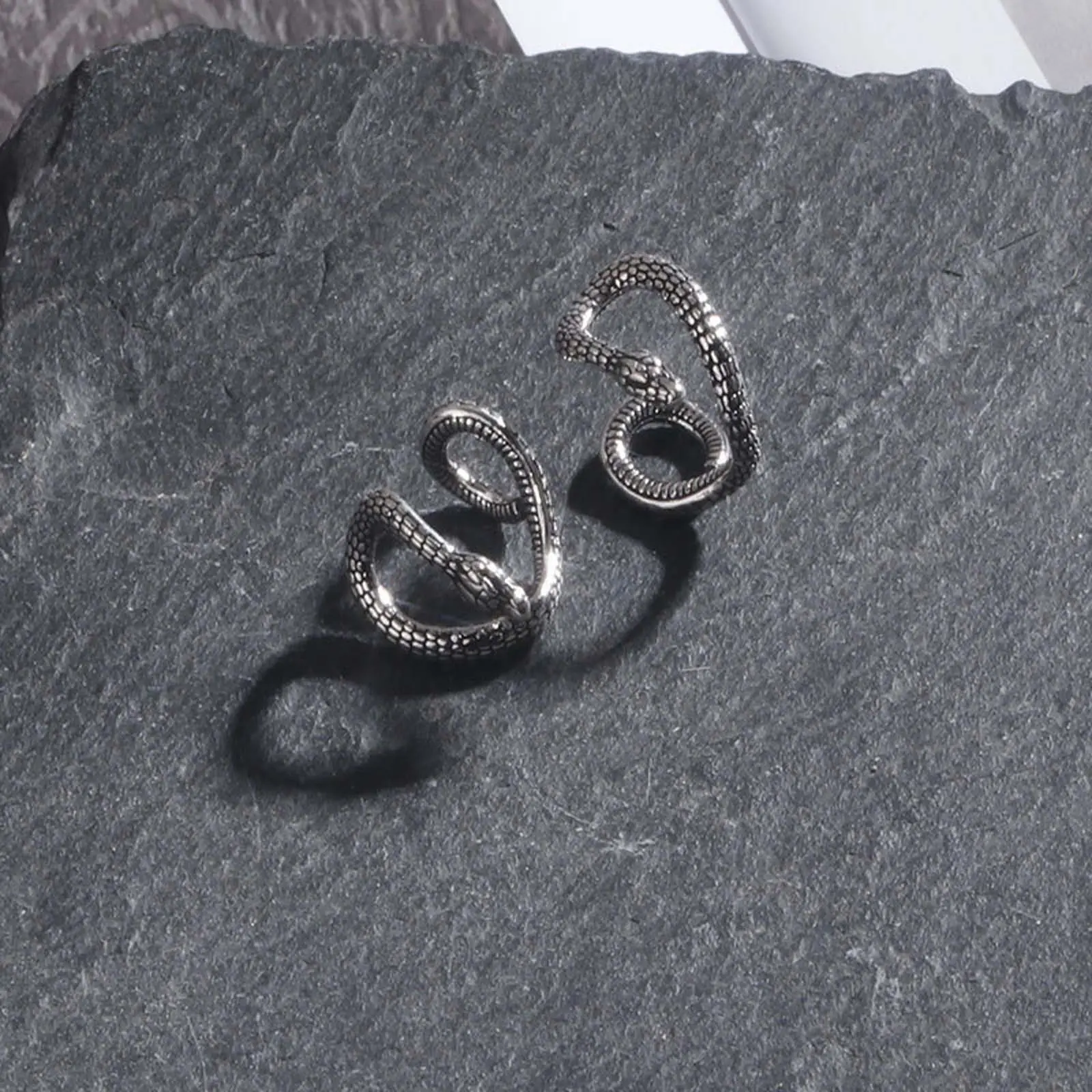 Snake-shaped ear clips for men and women, no piercing, painless ear clips, daily commuting gifts