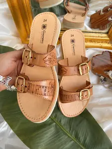 Monterrey Huaraches - Authentic Mexican Sandals with Leather Strap and Classic Design