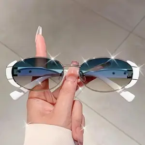 2026 Retro Full Frame Oval Sunglasses, featuring oversized gradient blue light blocking lenses. Lightweight plastic frame with gold metal details and vintage tortoiseshell texture, trendy cat eye design for streetwear and daily outdoor fashion.