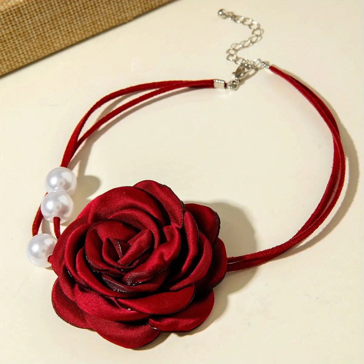 Women's 3D Red Rose Necklace with Vintage Faux Pearl Chain, Elegant Adjustable Collarbone Jewelry, Exquisite Gift for Valentine's Day, Exquisite Jewelry Gift, Faux Pearl Jewelry
