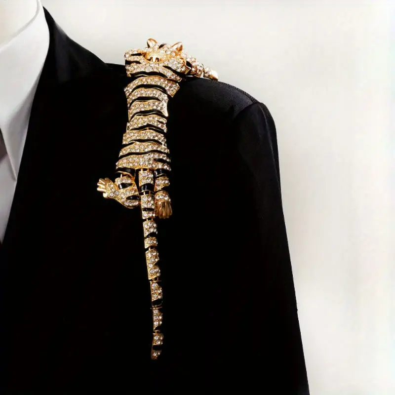 1 Piece Animal Tiger Luxurious Metal Brooch Suit Brooch Shawl Holiday Gift Zinc Alloy Rhinestone Vintage Tiger Brooch Heavy Inlay Full Diamond Brooch Light Luxury Fashion Charms Jewelry Gold