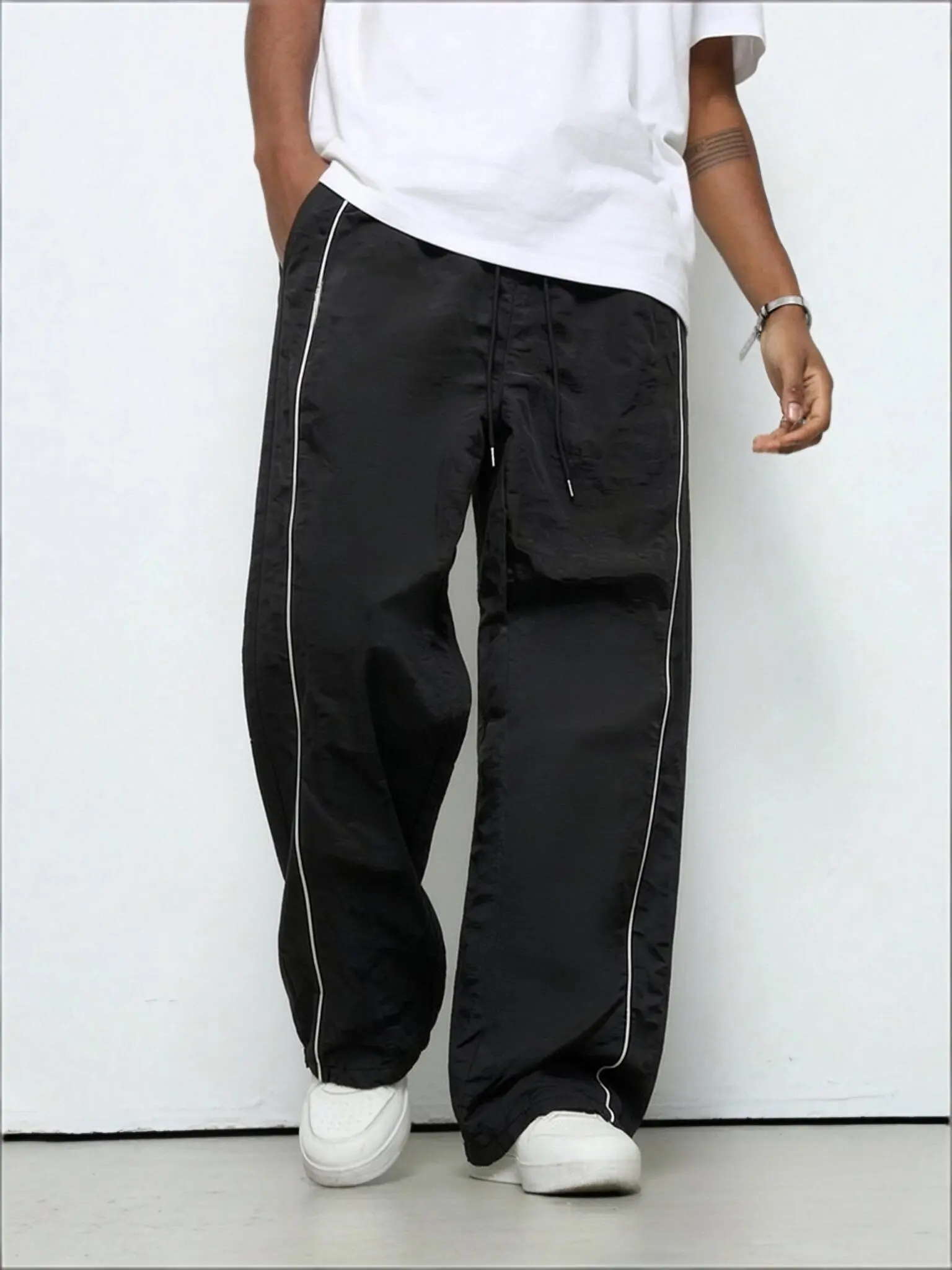 Men’s athletic long pants — casual loose drawstring pants in a retro street style for summer; comfortable for everyday wear, suitable for sports, hiking,solid-nylon wide-leg pants inspired by Hawaiian beachwear, designed for young men. Baggy Sweatpants