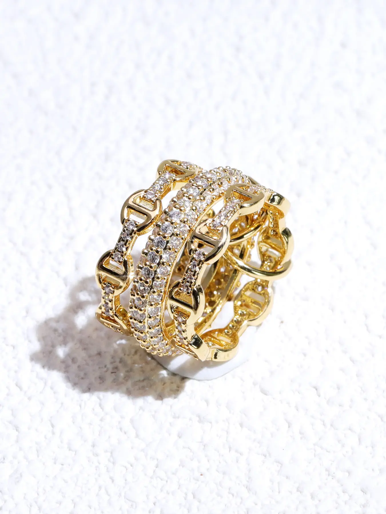 1Pcs New Fashion Pig Nose Ring Three Rings Stack set Jewelry Ring 18K Gold-plated Copper Artificial Zircon Ring for Men and Women Sparkling Zircon Ainmal Pig Nose Stack Rings Fashion Stackable Rings Suitable for Daily Wear