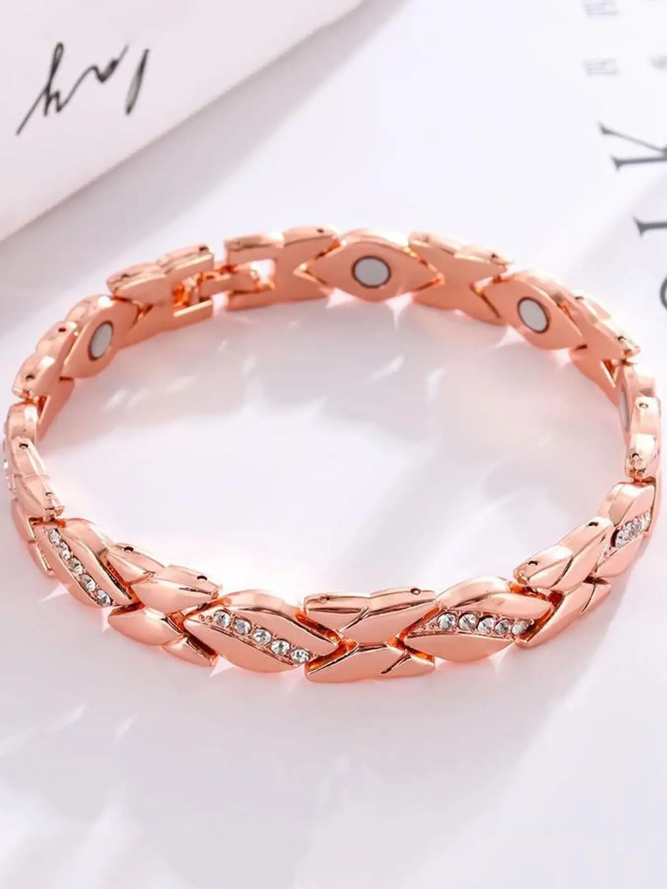 Women’s Eco-Friendly Alloy Leaf Bracelet - Rhinestone-Embellished Magnetic Tennis Chain Bracelet with Refined Texture, Suitable for Everyday Styling & Casual Outdoor Wear, Bracelets