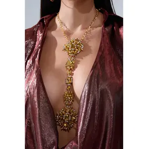 RIGHT IN BETWEEN BODY CHAIN