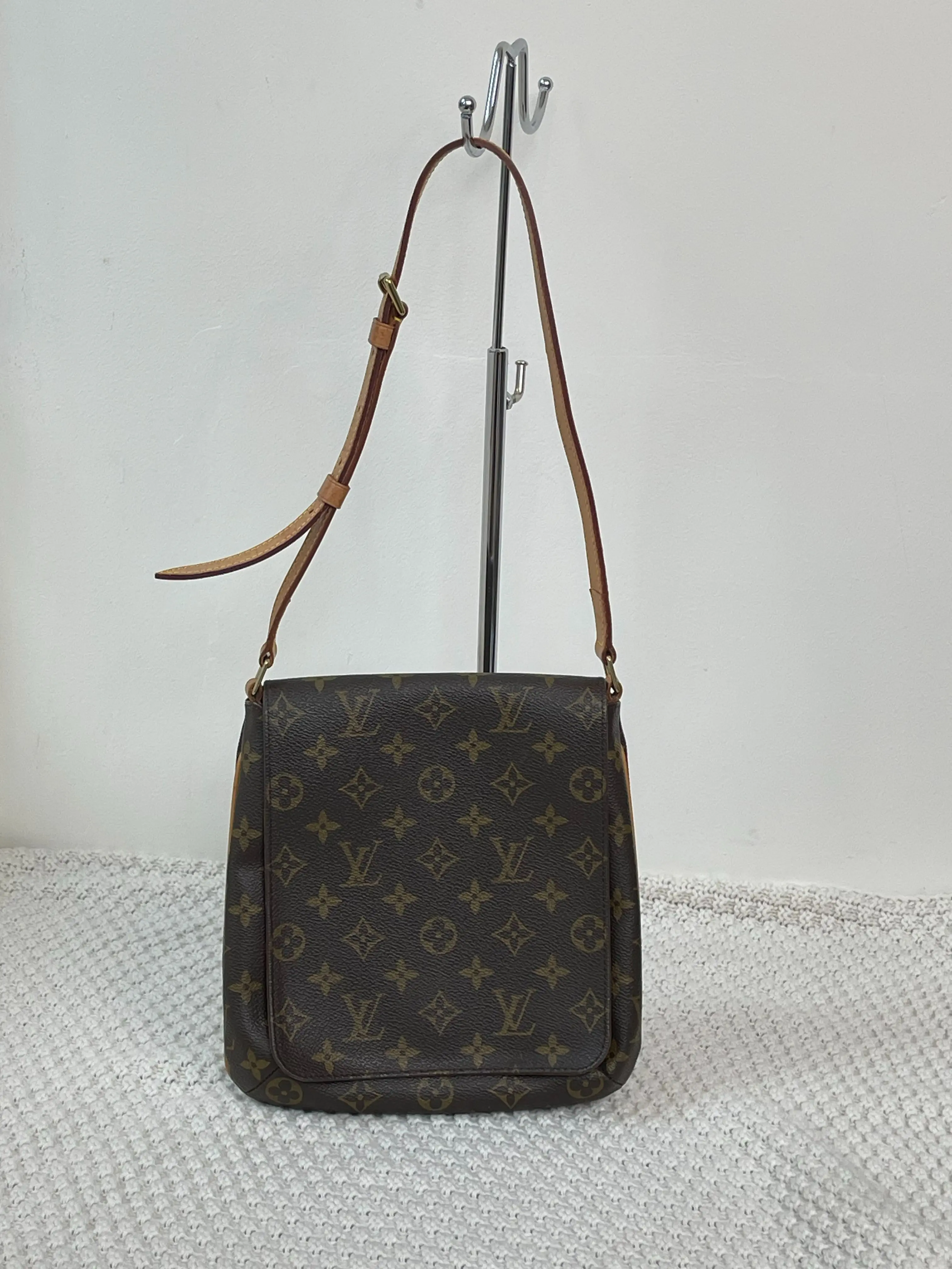 Pre-owned Louis Vuitton Monogram Musette Salsa Shoulder Crossbody Bag, Classic Design, Versatile Use, with Adjustable Vachetta Strap