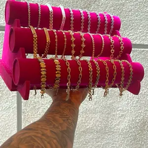 PICK BRACELET ON LIVE