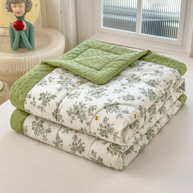 Cooling Summer Comforter, Ultra Soft Lightweight Polyester Quilt, Breathable Thin Blanket for Hot Sleepers, Machine Washable Bed Blanket for Home, Dorm & Office