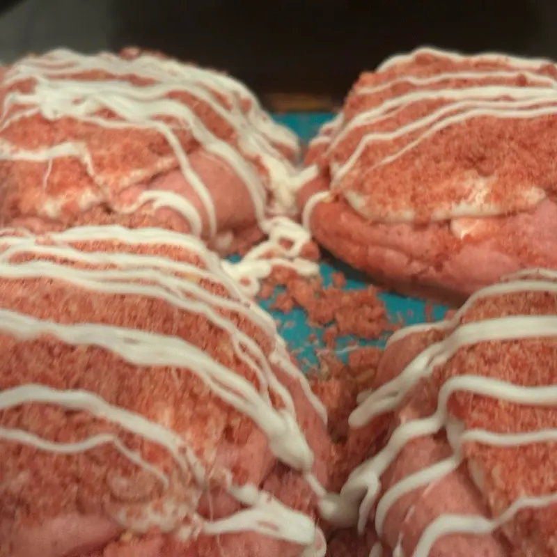 Strawberry Royale- strawberry shortcake cookie.   ️ NOTICE: 1 order = 3 cookies