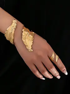 2 pcs Set Exaggerated Luxury Textured Asymmetric Heavy Metal Leaf Bracelet And Ring Jewelry Set, Fashionable And Elegant Accessories Suitable For Women's Daily Wear, Alloy Material