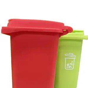 Disposable Blade Can Holder - Red & Green, Red & Green Containers, Comfortable Design