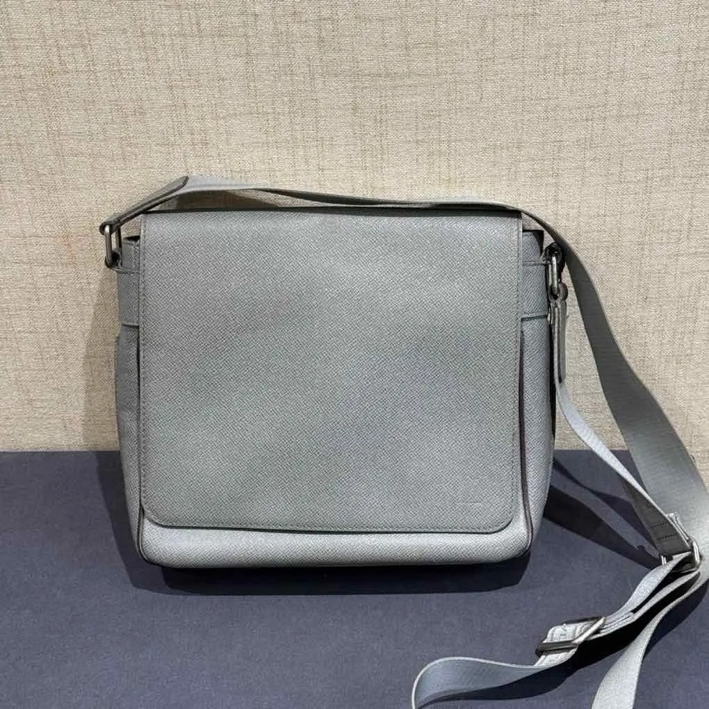 Pre-owned Louis Vuitton Men's Grey Crossbody Bag (2500342) Good to Very Good Condition Pre Loved Crossbody Bags for Men