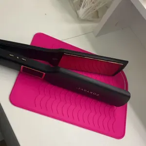 Portable Silicone Heat-Resistant Mat for Hair Straighteners, Hair Styling Tool Accessory for Home & Travel, Compatible with Flat Irons & Straightening Brushes