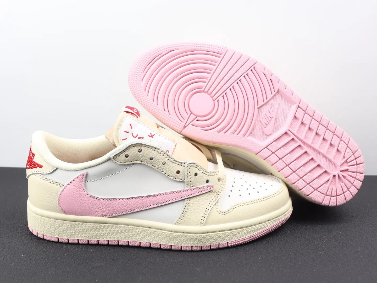Vintage low-cut skate trainers, cream white pink multi-tone spliced leather casual footwear, flat cushioned pink rubber outsole, lightweight breathable street sneakers, non-slip fashion walking kicks suitable for sweet style outfits,