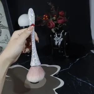 Elegant Diamond-Studded Long Handle Makeup Brush, Cosmetic Brushes, Soft Bristles for Face Cleansing, Makeup, Blush, Eye Shadow, Perfect Gift for Friends