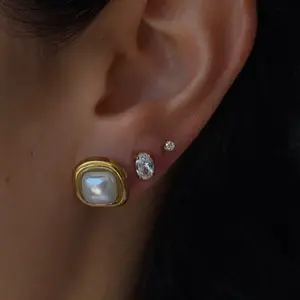 EVRY JEWELS Gold or Silver Plated Stainless Steel Women's Daisy Dreams Pearl Earrings