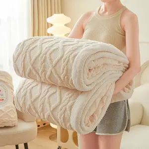 A Soft Cozy Taffeta Sherpa Blanket Geometric Pattern 100% Polyester Warm Thick for Bed Sofa Office Camping Durable Double-sided Perfect Gift