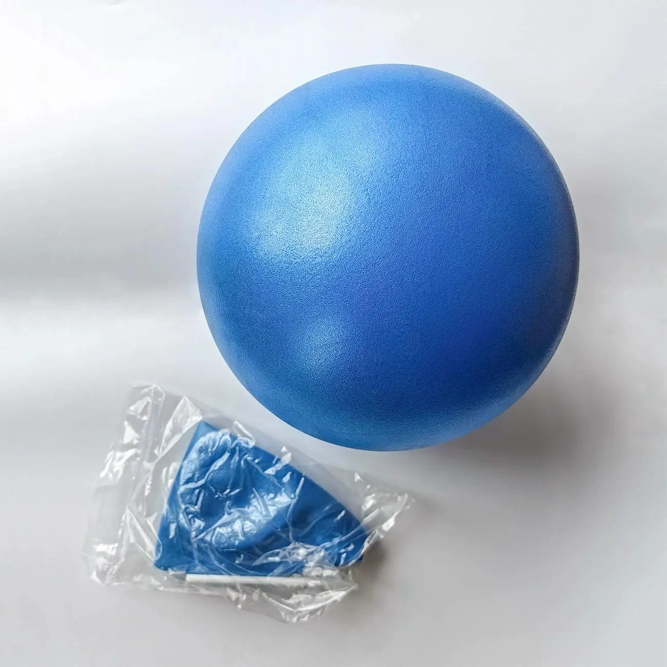 Yoga Pilates Strawberry Ball, Shaping Body Yoga Stretching Fitness Ball Core Training Gymnastics Ball Yoga Exercise Ball Workout Ball Stability Ball