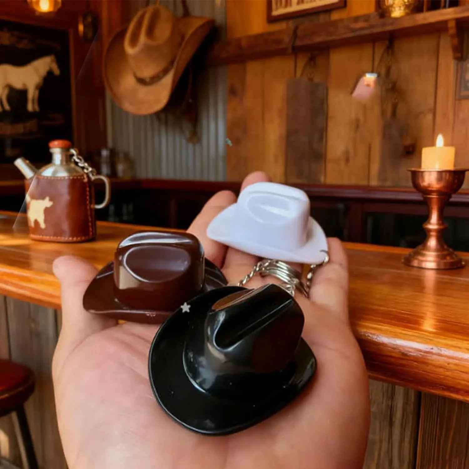 Cowboy Hat Bottle Opener Keychain, Western Style Metal Opener with Key Ring, Portable Cap Keychain Beer Openers, Rustic Beer Bottle Openers for Men, Ideal for Parties Gifts for Enthusiasts