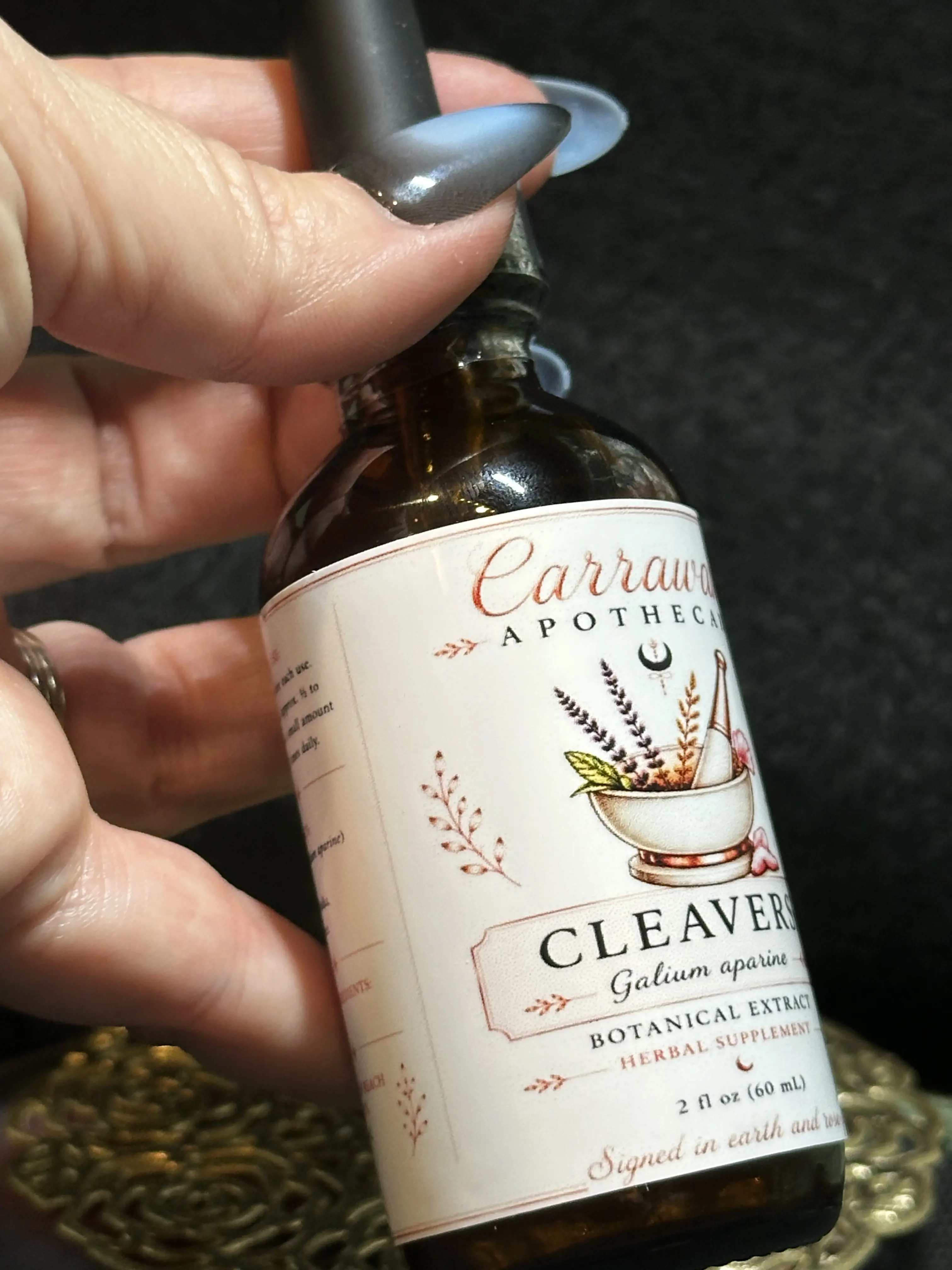 Carrawah’s Apothecary Cleavers Botanical Herbal Extract, 2 oz – Health, Aromatherapy, Therapeutic Wellness Treatment