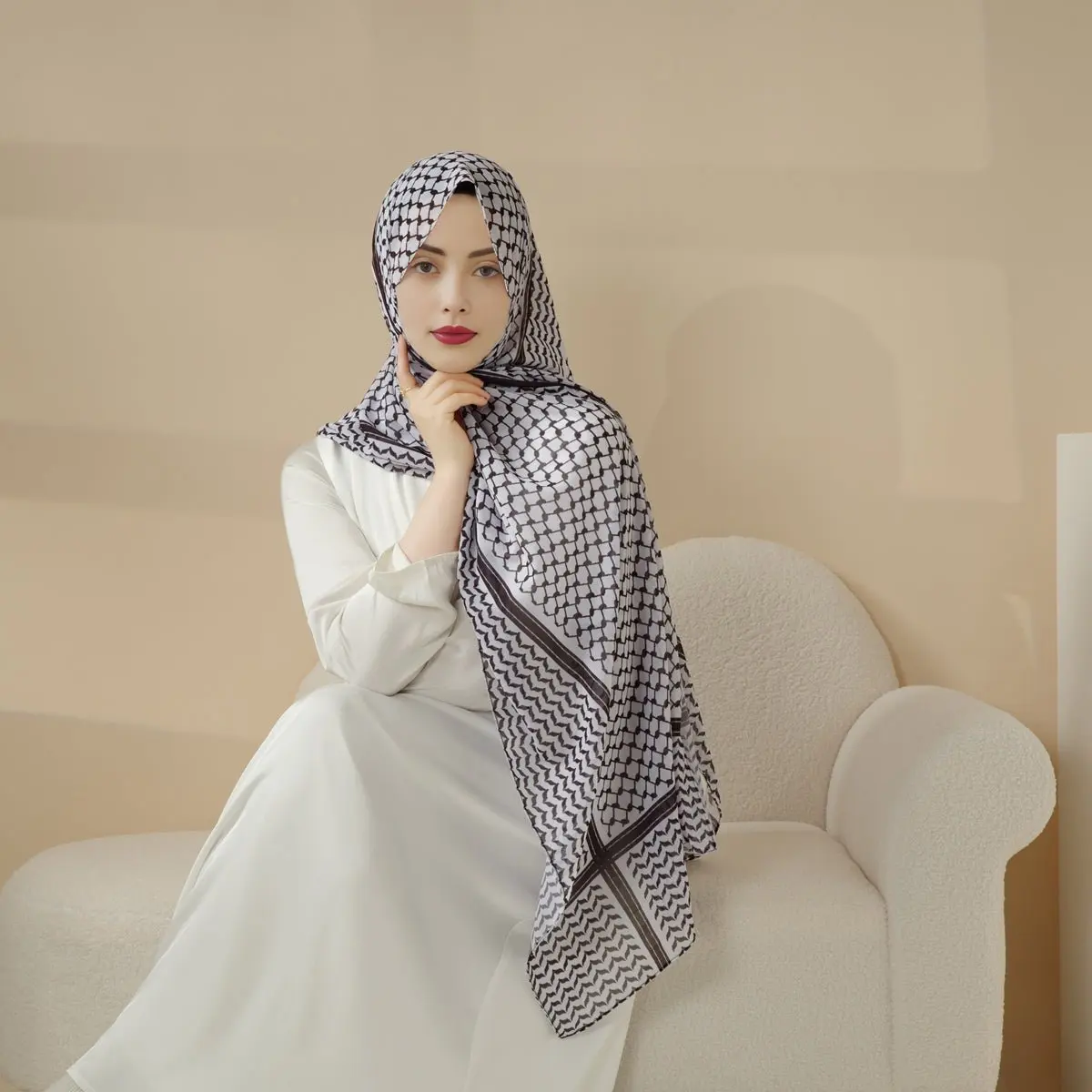 Modern Chiffon Hijab with Keffiyeh Print - Versatile Scarf with Elegant Drape Design, Soft Lightweight Fabric for Everyday Modesty, 180 x 70 cm