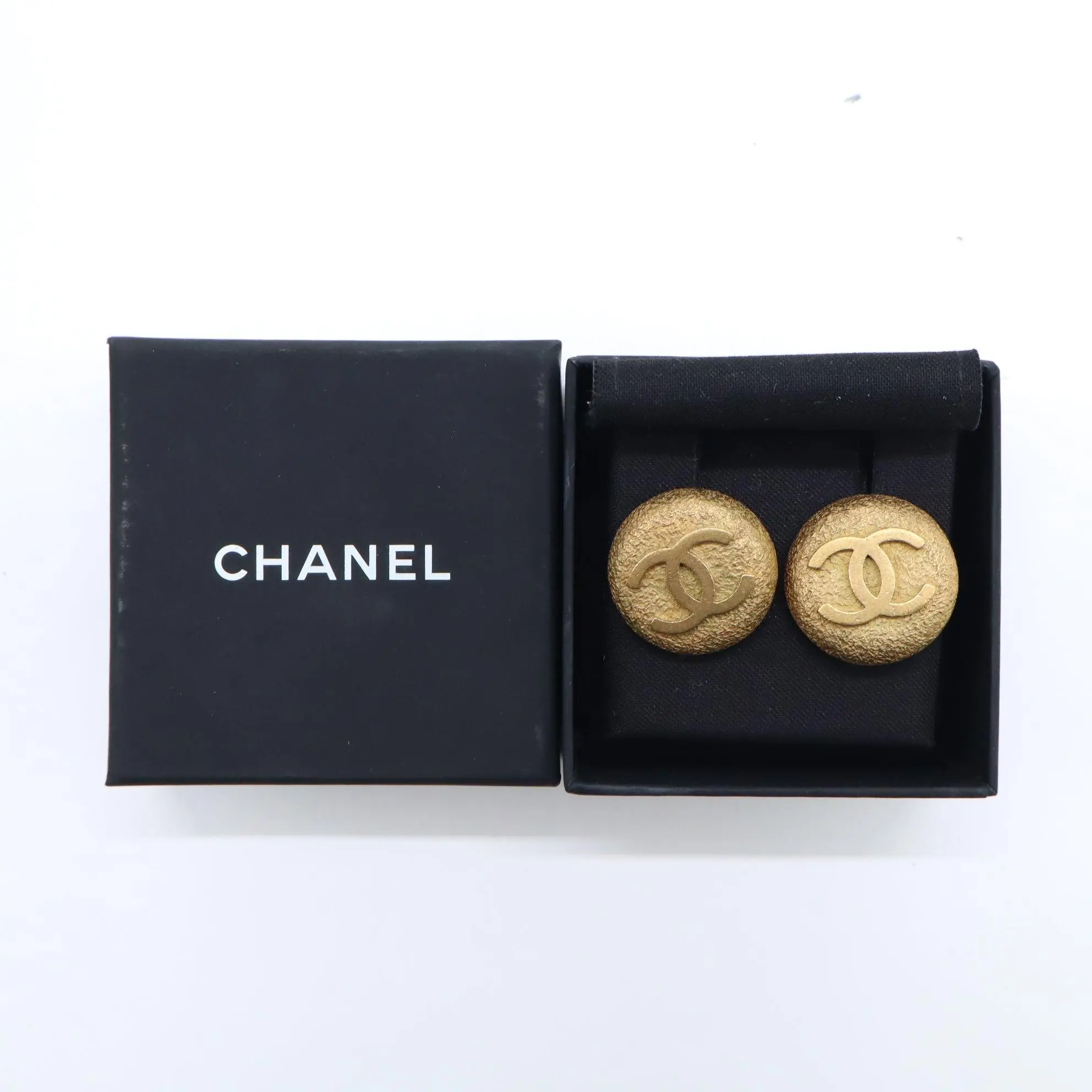 Pre-owned Chanel Vintage Textured CC Medallion Button Clip On Earrings W22076