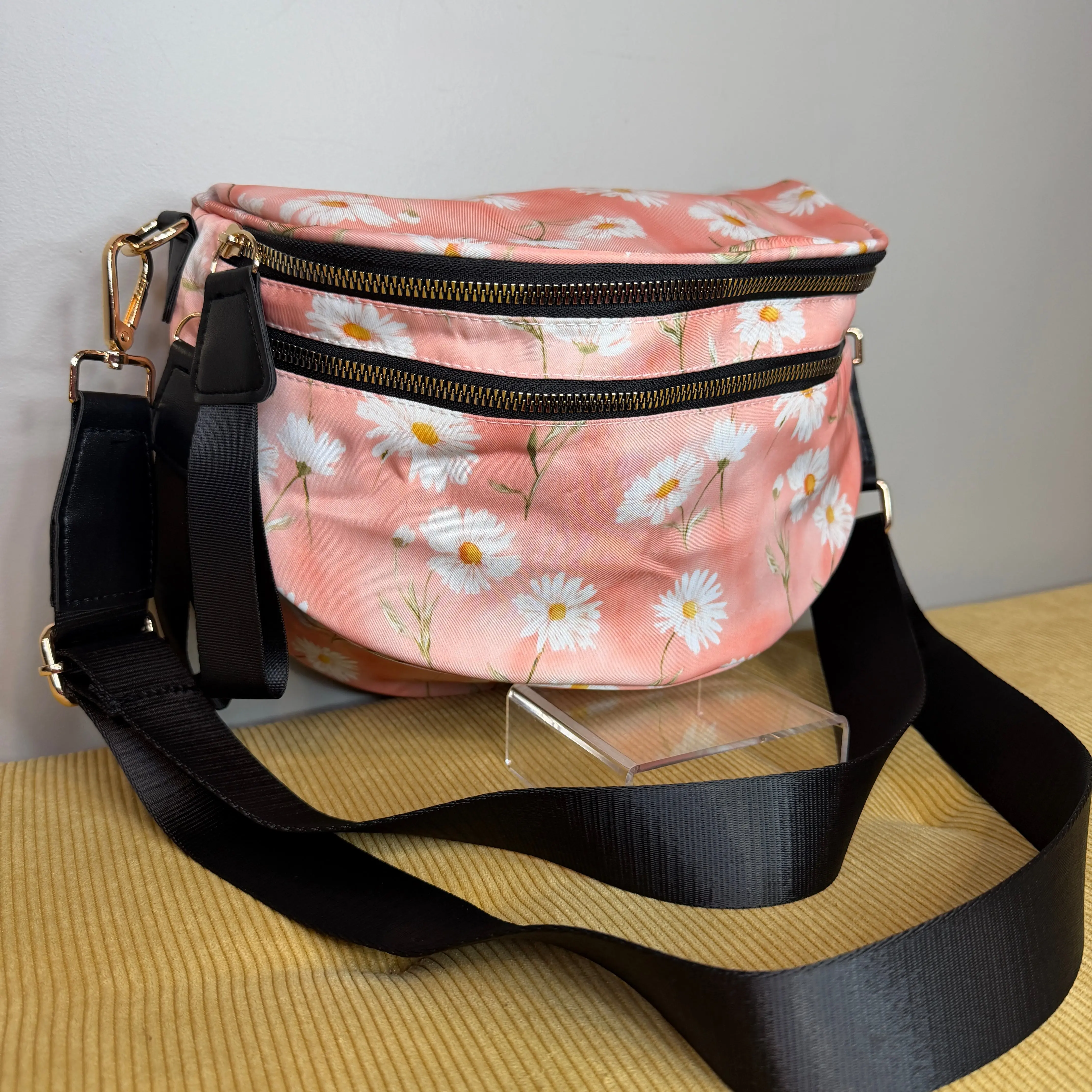 Women's Pink Daisy Print Crossbody Purse - Lightweight Nylon Fashion Crossbody Bag with Adjustable Removable Strap, Zipper Pockets, and Fully Lined Inner