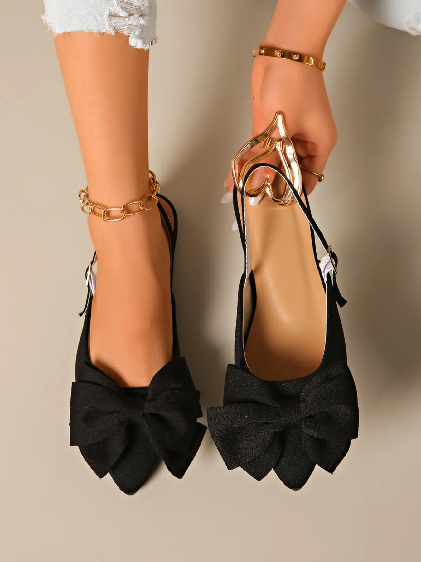 Women's Black Glitter Bow Pointed Toe Slingback Flats - Adjustable Strap Casual & Elegant Evening Footwear Fashionable Flat Sandals Elegant Classy Sandals Dressy Sandals #slingbackflats #bowshoes #glitterflats #tiktokshoefinds #blackflats