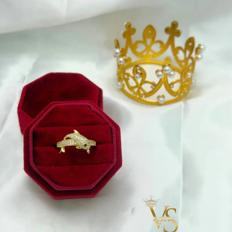 Valdes Luxury – Sparkling Dolphin Ring with Detailed Stone Accents, Elegant Daily Wear