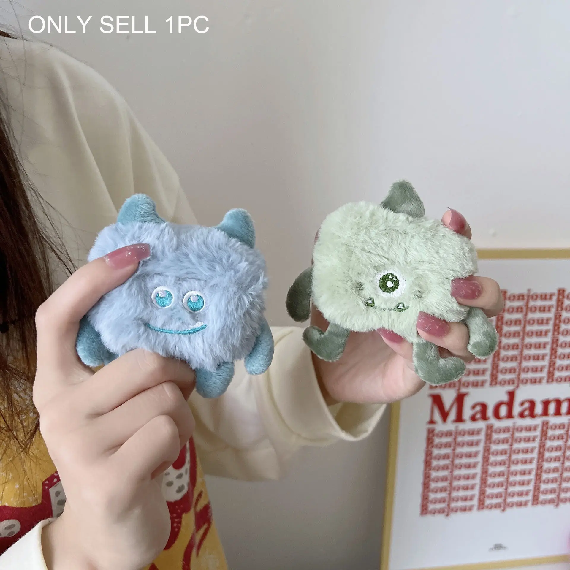 1 piece of plush small monster-shaped Audio earphone Headphone protective case, shockproof, Protection, durable and Aesthetic earphone case, Apple wireless Bluetooth earphone case, suitable for AirPods 1/2/3/4/pro/pro2/pro3