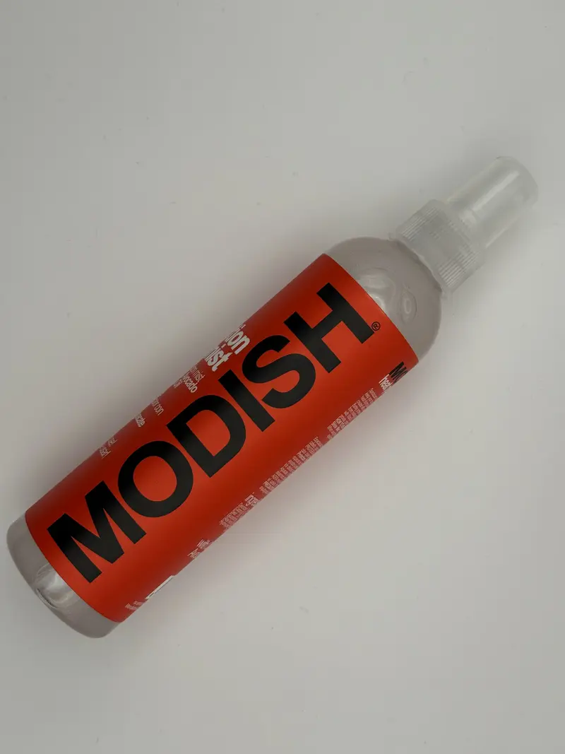 MODISH Heat Protection Mist - Deionized Water for Glossy Haircare - Protects from Heat Damage & Adds Shine - Versatile for Various Hair Types