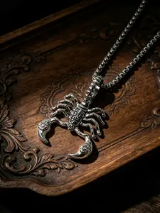 Hip-hop Punk-style Scorpion Pendant Necklace – Edgy, Dark-themed, Gothic Necklace – Unisex – Suitable for any outfit – Perfect for music festivals, Halloween, and Thanksgiving –  Gift Idea – Zinc Alloy Chain