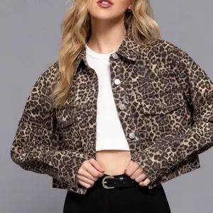 Chamarra mezclilla animal print