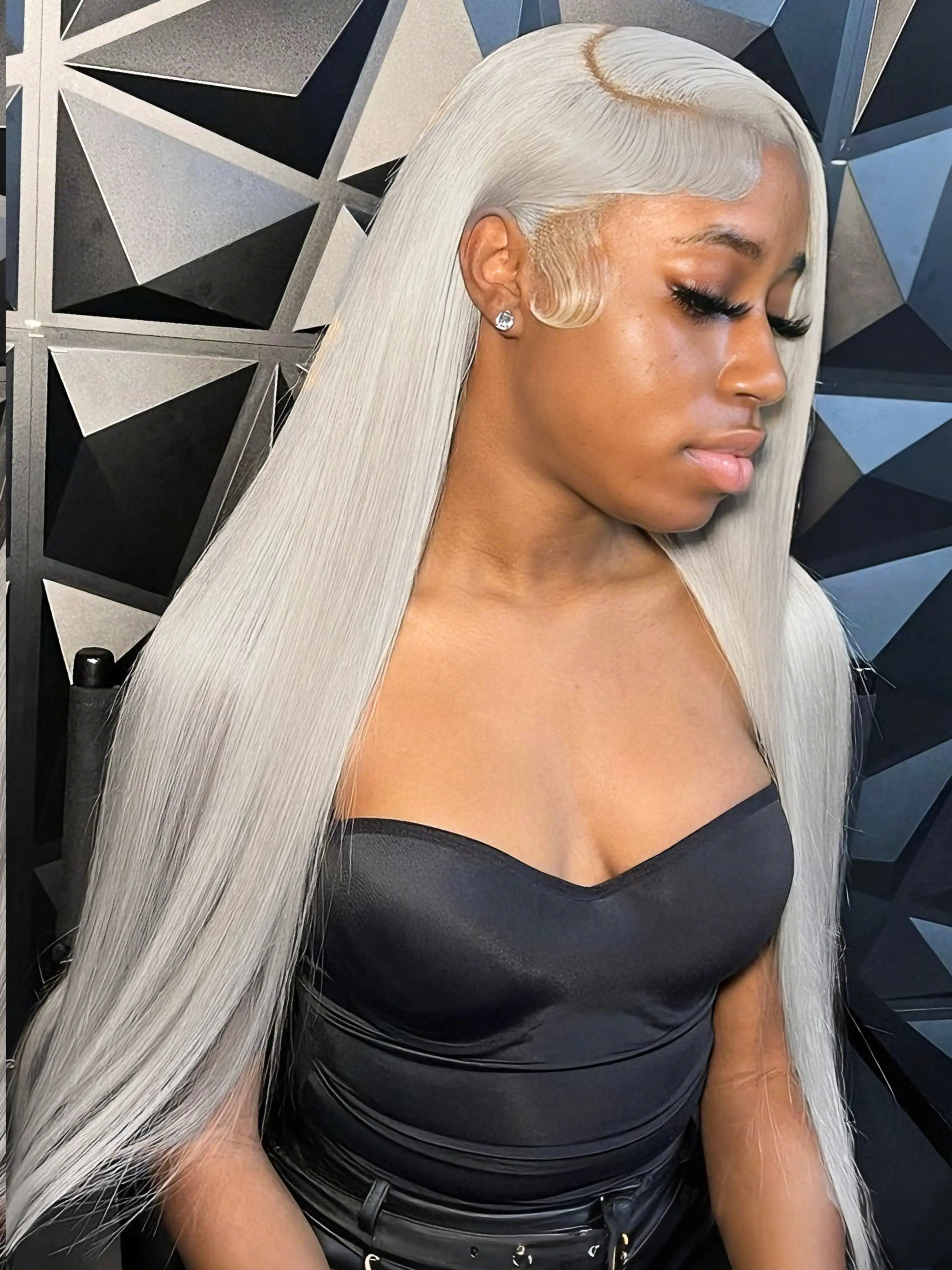 Silver Grey Straight 13x4 Lace Front Wigs Pre-Plucked Natural Hairline HD Transparent Lace Frontal Wig Free Part Synthetic Straight Wig Concert Look Straight Wig Coachella Festival Look Lace Frontal Wigs for Women Glueless HD Wigs 28 Inch