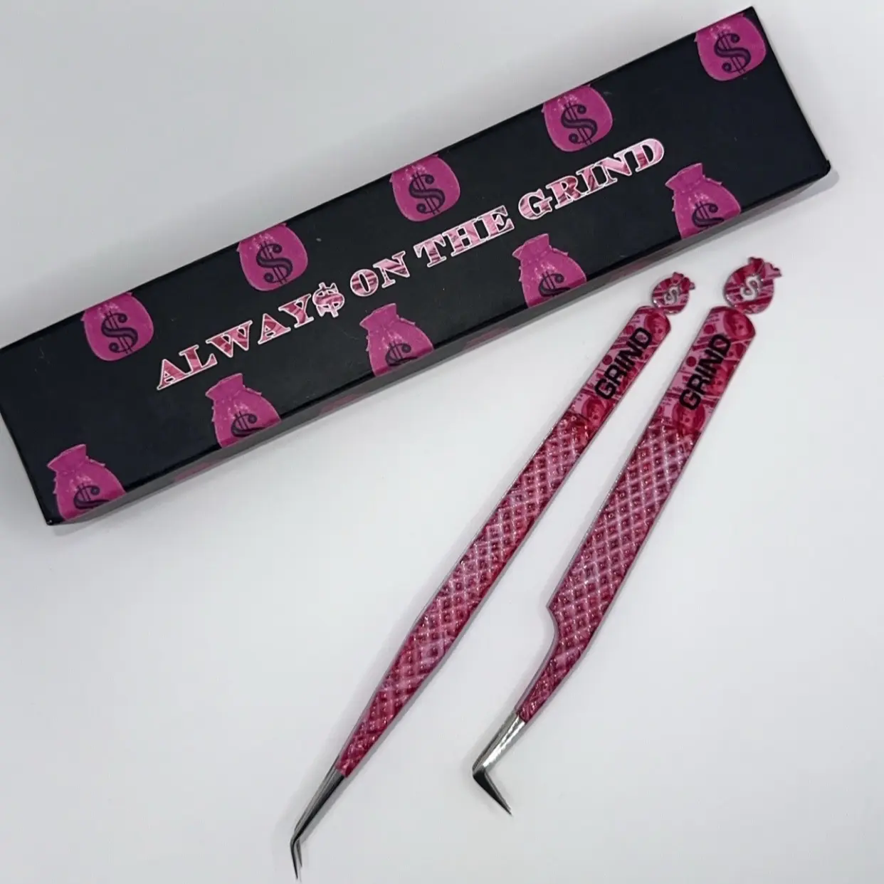 CASHMERE LASH TRAYS AND FIBER TIP TWEEZERS