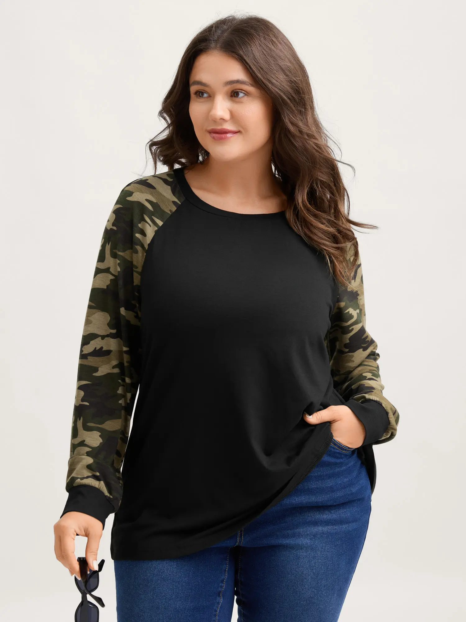 BloomChic Women's Plus Size T-Shirt, Casual Colorblock Style with Camouflage Raglan Long Sleeves, Round Neck Medium Stretch Top, Garment, Casual Wear, Fabric, Lady, Spandex, Lightweight, Fit, Low Iron, Affordable Fashion, Elastane, Tshirt, Casual Fashion,