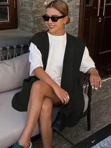 A light and mature black sleeveless suit vest, fashionable, Casual, loose and slimming, versatile and layered vest jacket, suitable for all seasons, suitable for home, indoor and outdoor wear