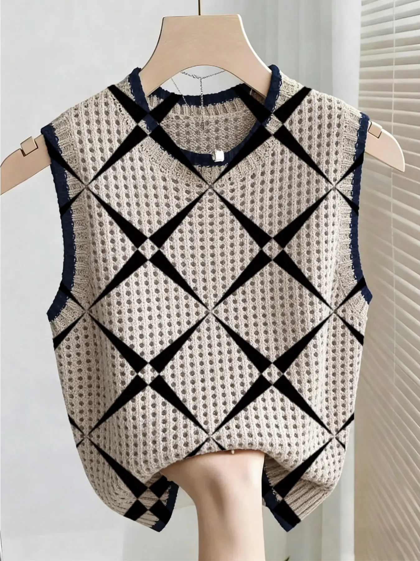 Boho Style Summer Knit Top, Loose Fit Round Neck Sleeveless Vests, Sleeveless Clothing, Geometric Print, Women's Casual, Bikini Cover-Up