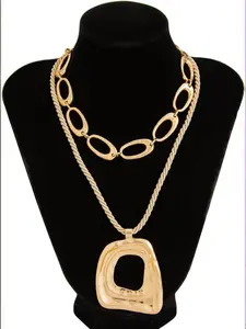 Layered Gold Chunky Cross Necklace For Women Stacked Gold Irregular Geometric Square Pendant Necklace Unique Punk Hip-Hop Oval Hollowed-Out Chain Necklace Fashion Accessories Creative Jewelry For Women Necklace Set Fashion Modern Accessories