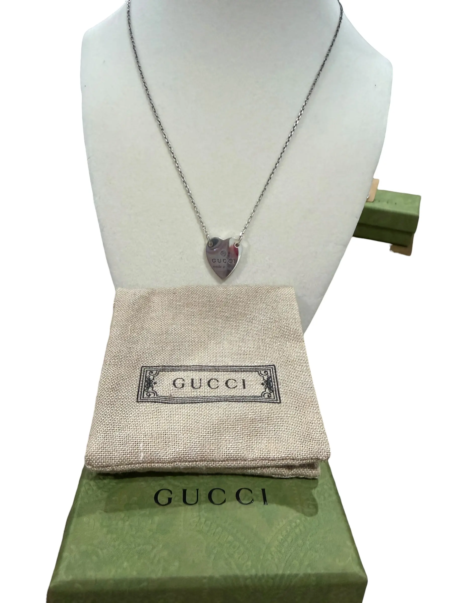 Pre-owned Gucci "Gucci" in Heart Silver Necklace Full Set Perfect for Daily Use