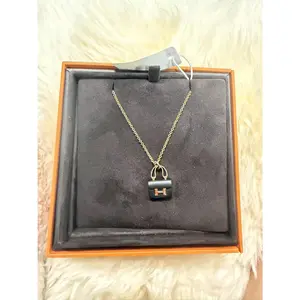 Pre-owned Hermes Amulettes Constance pendant