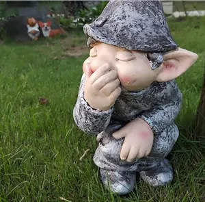 1 Piece Pooping Garden Gnome Statue,Naughty Funny Outdoor Statue Resin Elf Garden Figures Figurines Lawn Decor,Dwarf Garden Sculptures and Statues Miniature Mold for Yard Art-Urinating dwarfs 5x7x13cm